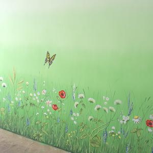 Malen, Wandmalerei, Wandfüllend mit Farbe das Bild einer Sommerwiese mit Tageslicht lebendig gemacht. Wir offerieren Ihnen sehr gerne auch solche Spezialanfertigungen nach Ihrem Wunsch-Sujet!