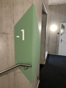 tiefgarage wandgestaltung markierung